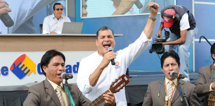Ecuadorian President Rafael Correa on his TV show, Citizen Link (Enlace Ciudadano)