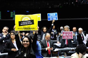 Both defenders and supporters of the bill were present at the session that extended over four hours. (Luis Macedo / Câmara dos Deputados)