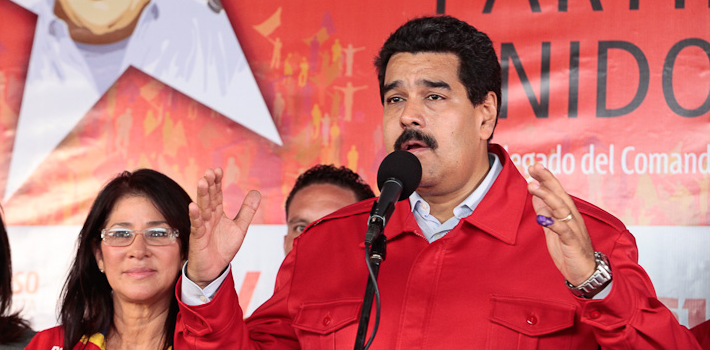 El presidente Nicolás Maduro ostentando el rojo marxista