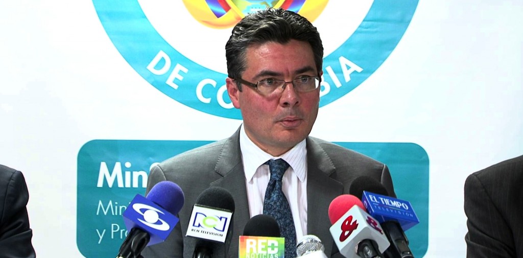 Despite his formal training in economics, Alejandro Gaviria still touts price controls as a medicine for Colombia, to the detriment of citizens. (MinSaludCol / YouTube)