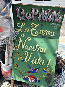Banners like this one decorate the urban campsite (PanAm Post)