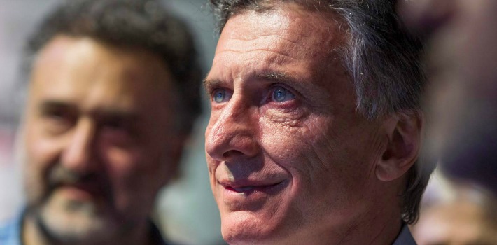 Conservative opposition leader Mauricio Macri stands a good chance of defeating Kirchner's appointed successor Daniel Scioli.