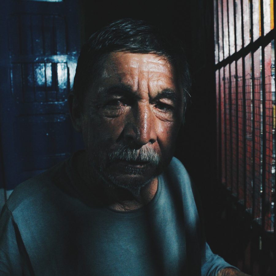 Venezolanos, entre la soledad, la pobreza y la falta de servicios públicos