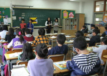 Lanzan plataforma para denunciar el adoctrinamiento en las escuelas