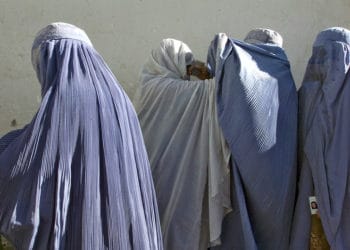 Los talibanes buscan «borrar» a las mujeres de la vida pública