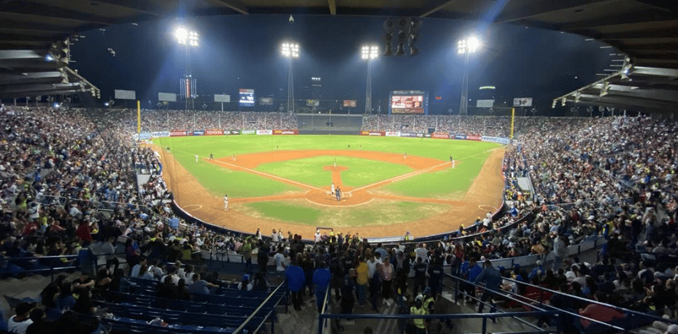 Instituto Nacional de Deportes on X: #Béisbol  Este domingo, el  venezolano Avisail García llegó a los 100 cuadrangulares en las Grandes  Ligas en la victoria de sus Cerveceros de Milwaukee sobre