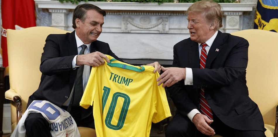 Jair Bolsonaro y Donald Trump, Bolsonaro dice tener "poder" para evitar arancel a Brasil si habla con Trump