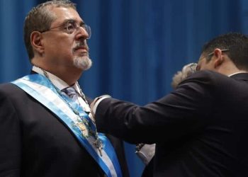 Bernardo Arévalo es investido como presidente de Guatemala: «Nunca más el autoritarismo»
