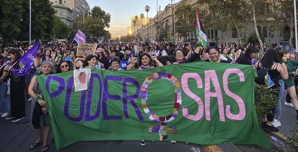 Ministerio de Igualdad español malgasta fondos en insólitas carreras en tacones