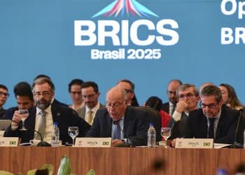 Los BRICS evalúan usar criptomonedas para evadir al dólar sin irritar a Trump