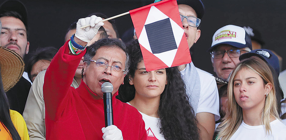 Gustavo-Petro-ola-de-violencia-en-Colombia-X