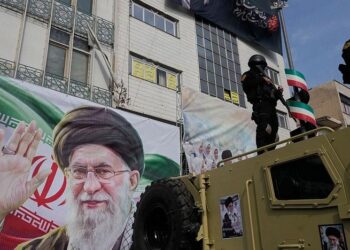 Régimen de Irán recluta niños para vigilar y silenciar protestas en medio de la guerra