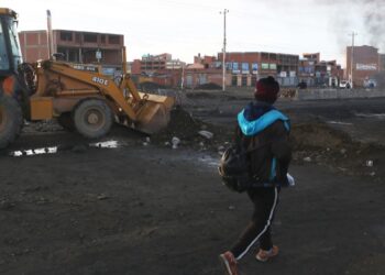 Bolivia: operativo de desbloqueo de carretera deriva en violencia y disturbios