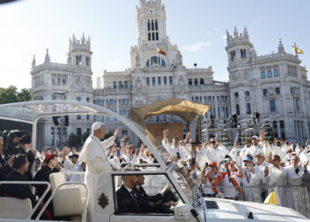Día 2 del papa León XIV en España: baño de multitudes y anhelo de dialogar con el mundo actual