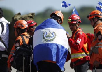 Más de 1.600 rescatistas internacionales ayudan a víctimas tras terremotos en Venezuela