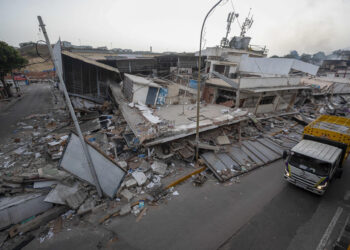 Rostros de la devastación: habitantes de La Guaira duermen a la intemperie tras los terremotos