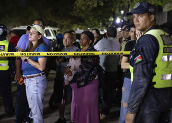 Las calles, el refugio de miles de caraqueños tras los terremotos que sacudieron a Venezuela