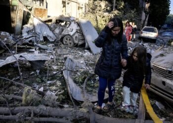 Rusia destroza puntos claves de Kiev con ataque de misiles: hay al menos 17 muertos