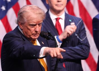 Trump niega haber pedido a María Corina Machado que no viajara a Venezuela tras terremoto