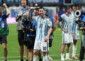 Messi llora de emoción y alivio. Estuvo al borde del llanto de tristeza. Con mucho sufrimiento, Argentina pasó de ronda. Ya nadie espera juego bonito y es a ganar como sea.