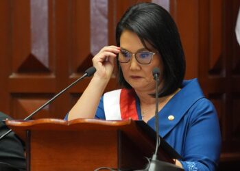 El inicio de Keiko Fujimori con el pie izquierdo y la estupidez del aumento del salario mínimo