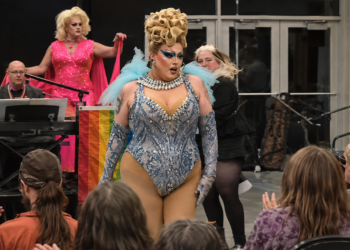 Se restituye veto de niños como público de «drag queens» en Florida por considerarlos obscenos
