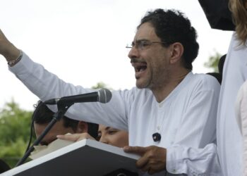 El peligroso intento de usurpar funciones con el delirante «gabinete» paralelo de Cepeda