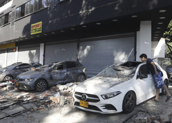 Heridos, edificios derrumbados y daños en aeropuertos deja terremoto de 7,4 en Colombia