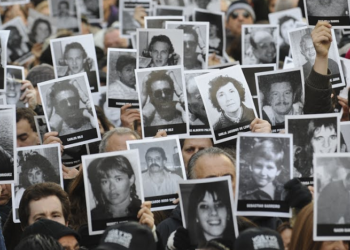 Luego de 32 años, la Justicia argentina abre el camino para honrar a víctimas del atentado en la AMIA