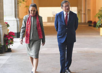 Ni Sheinbaum cree en el fantasma del fraude que llevó Petro a México