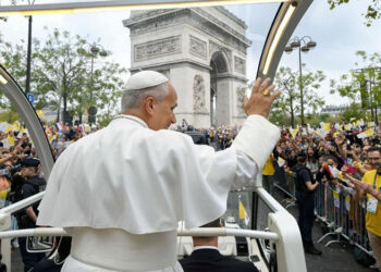 León XIV, aclamado en una misa ante 700.000 personas en el corazón de París