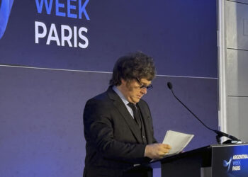 Milei evidencia la superioridad del modelo argentino sobre el europeo en París