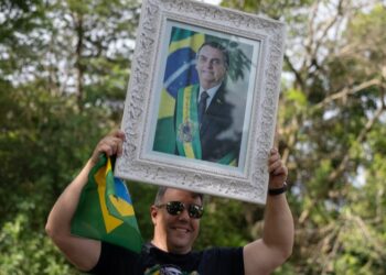 Flávio Bolsonaro convoca marcha con miles de motos antes de las elecciones