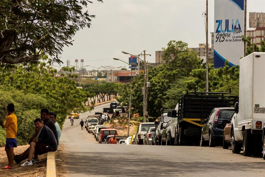 Cuatro fuentes de Petróleos de Venezuela confirmaron a Reuters que la escasez de gasolina aumenta con la entrada en vigencia del racionamiento del suministro de diésel en el país.