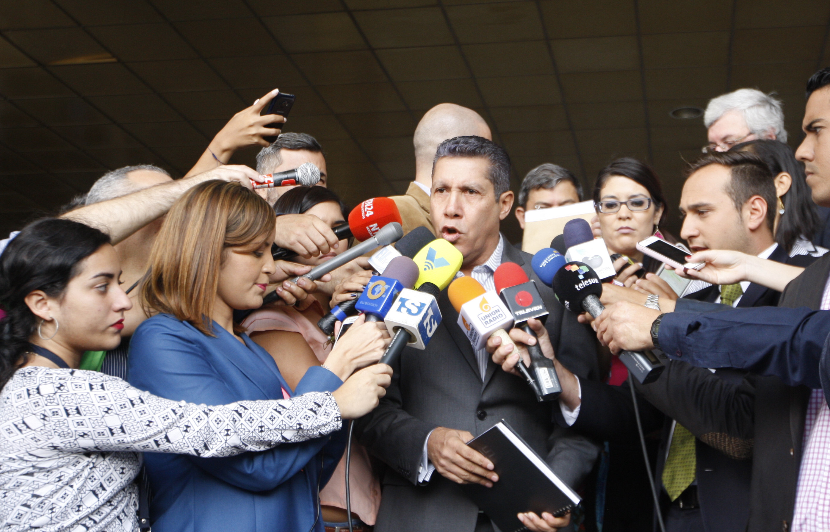Excandidato de la oposición impugna elecciones presidenciales en Venezuela