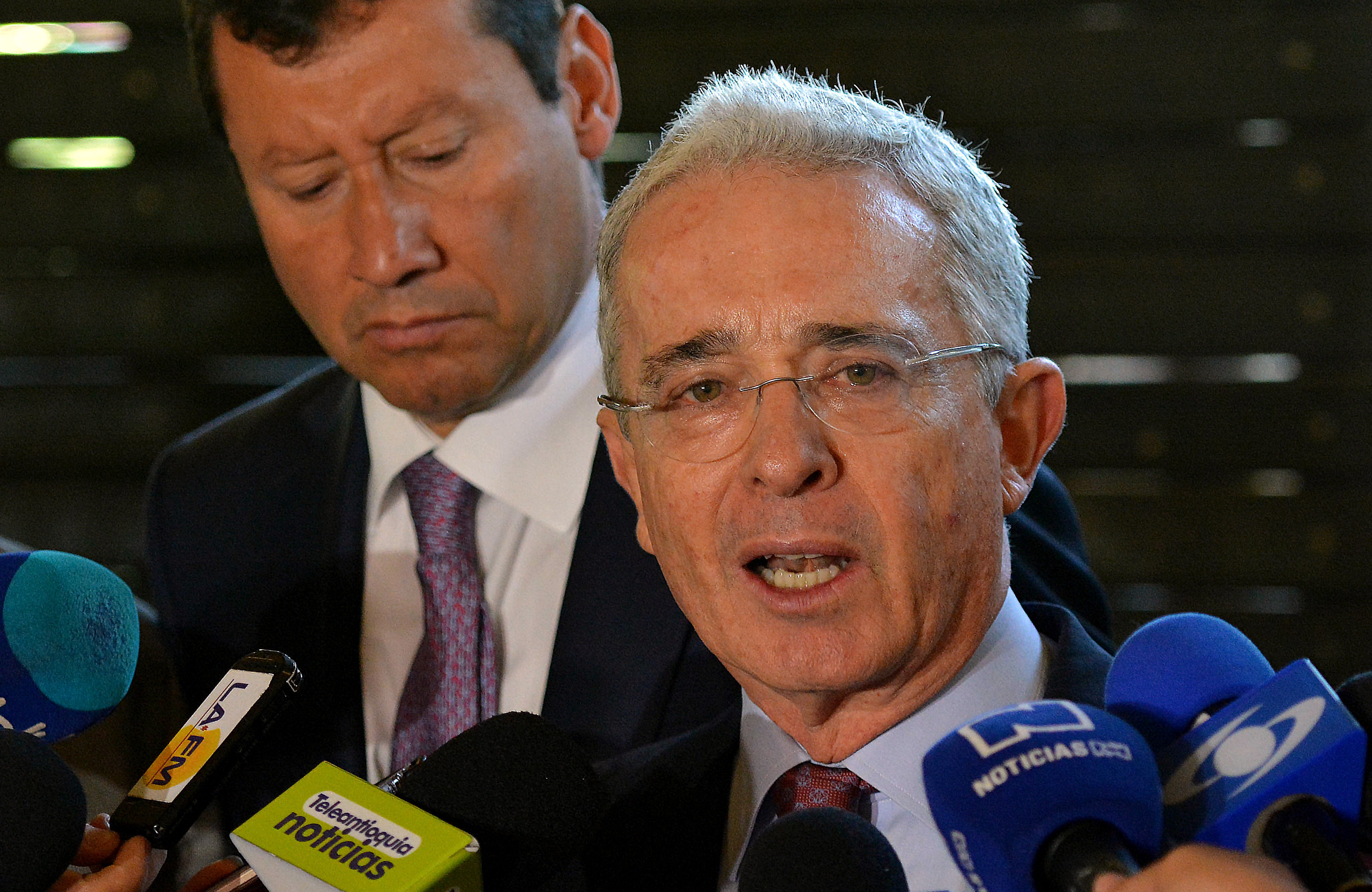 Senado Renuncia Uribe