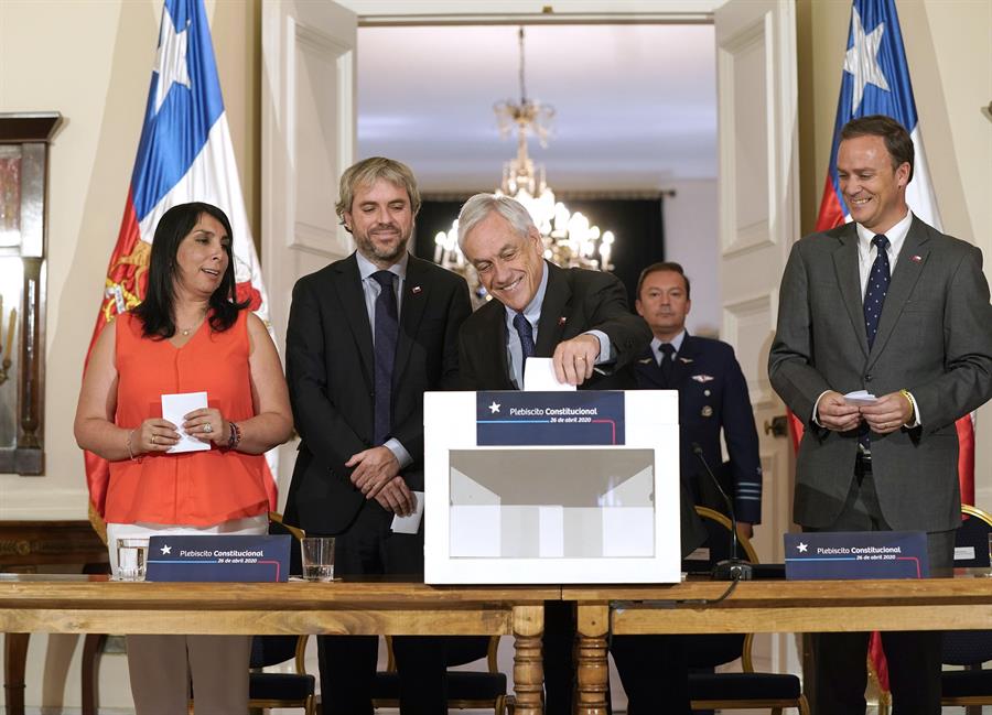 ¿Cuáles son los riesgos de cambiar la Constitución de Chile?