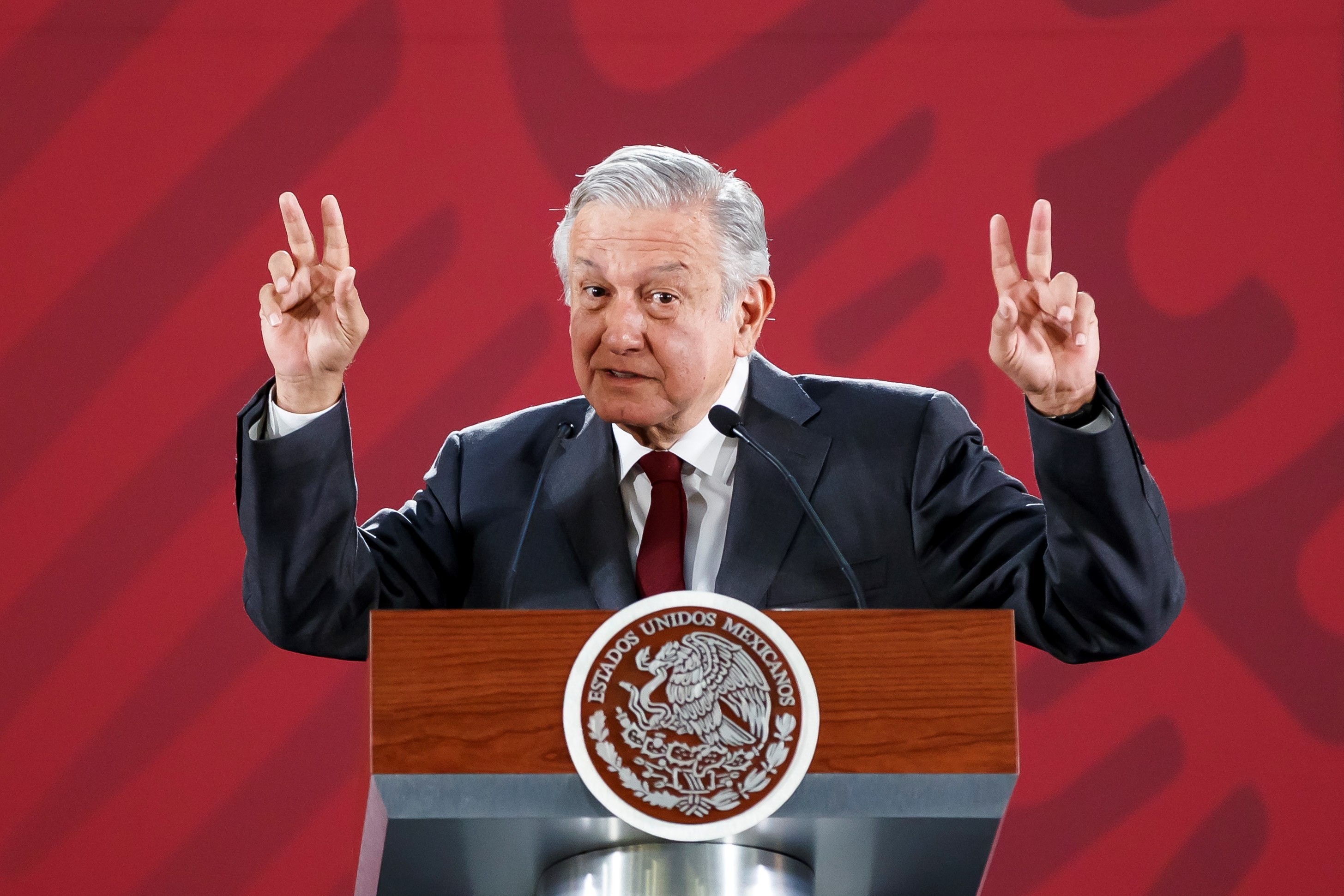 Los motivos por los que AMLO cae 10 % en aprobación