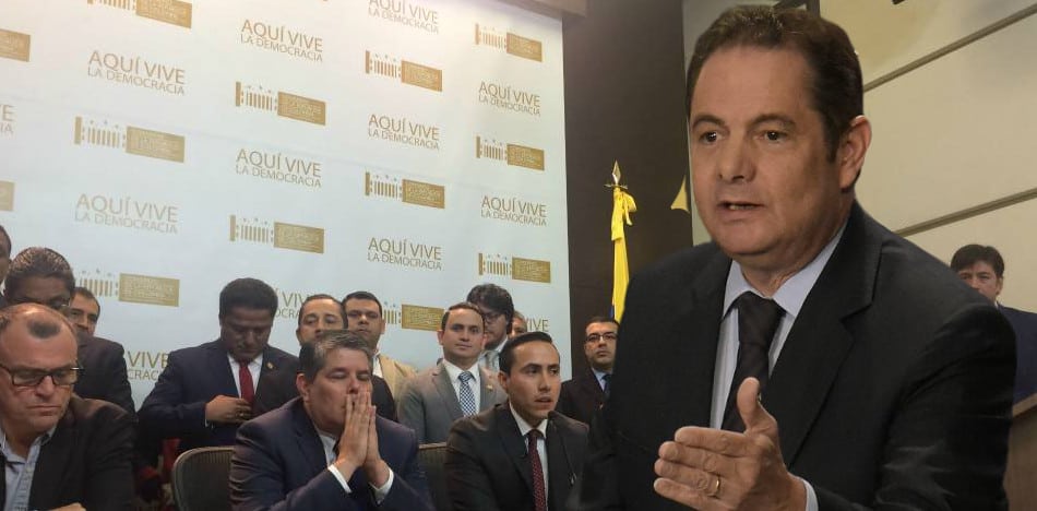 Vargas Lleras se le adelanta a Duque: radicó proyecto de reforma tributaria
