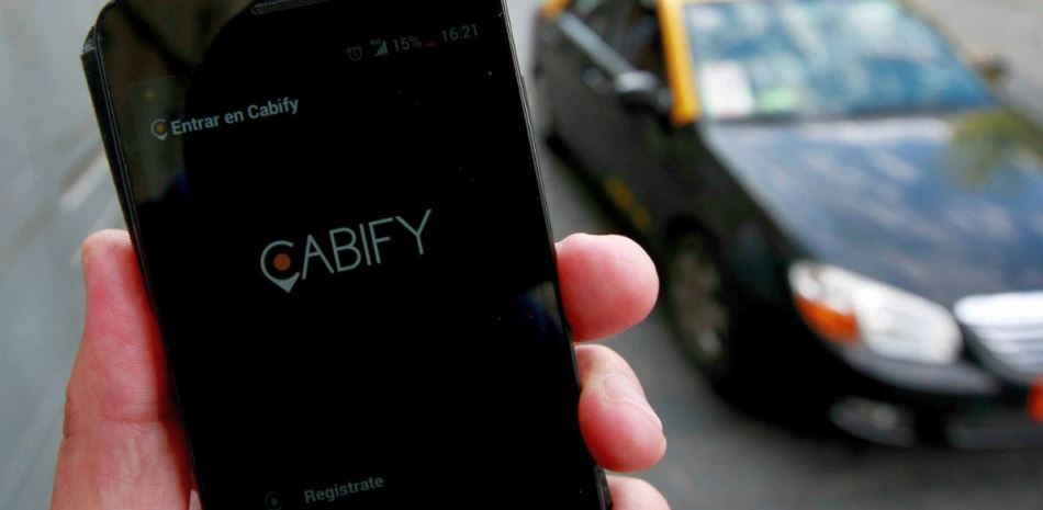 Cabify llega a Uruguay a darle pelea a Uber pero con conductores «legales»