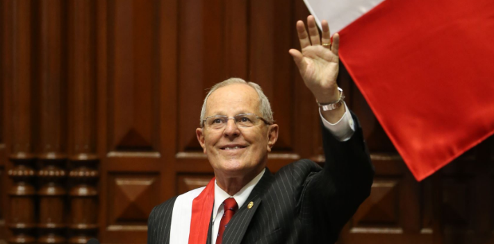 Peruanos elevan aprobación del gobierno de Kuczysnki