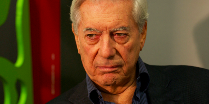 Vargas Llosa lamenta Nobel a Bob Dylan e ironiza: ¿el próximo ganador será un futbolista?