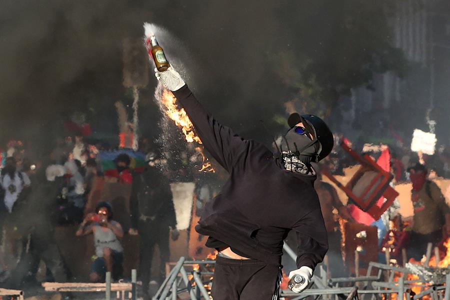 Rebelión chilena, Cultura, Agustín Laje