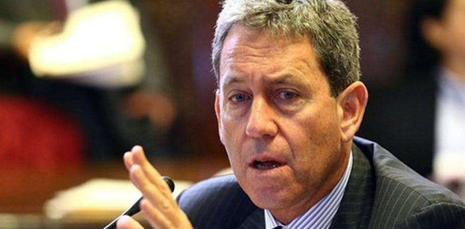 Oposición en Congreso peruano adelanta que no renovará confianza a ministro de Economía