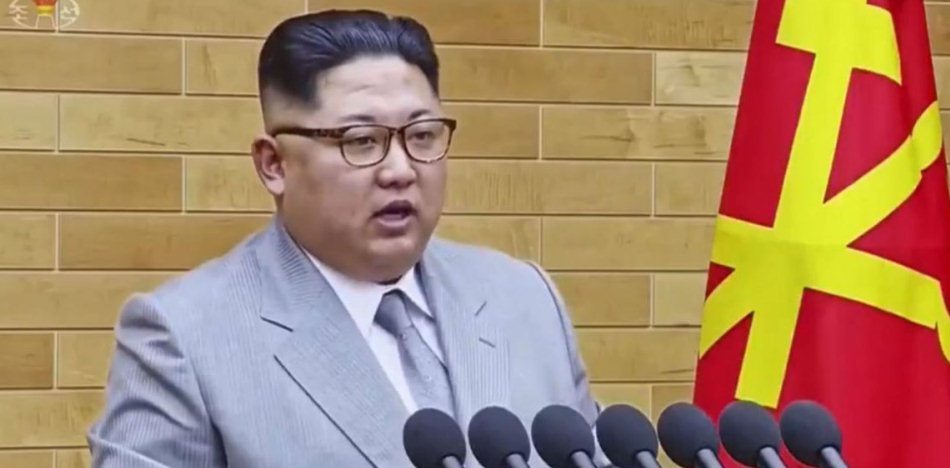 ¿Kim Jong-un es un loco o enseña un rifle de Chéjov? (Twitter)