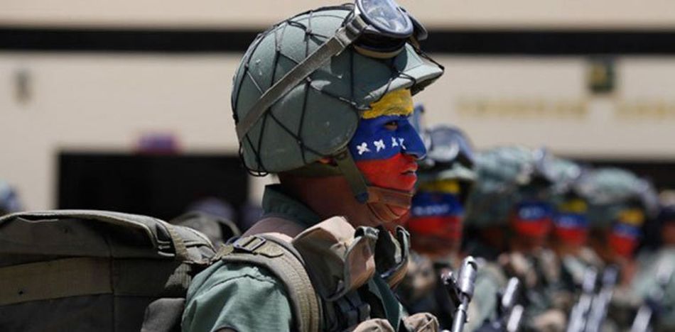 arresto de 85 militares