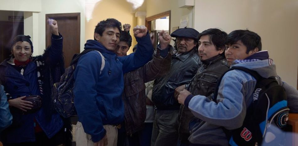 Argentina, tierra de nadie: Mapuches ocupan juzgado protestando por Santiago Maldonado