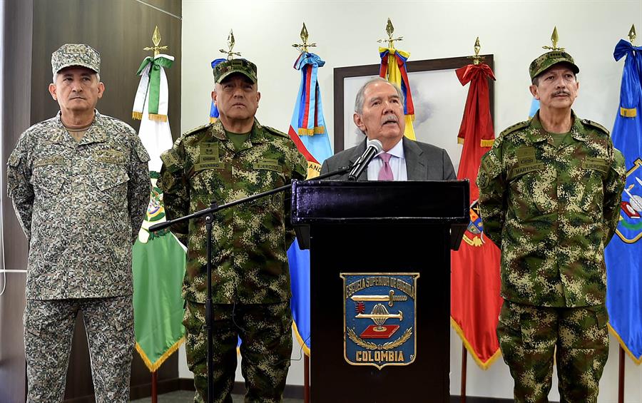Ministro de Defensa Colombia, Izquierda, Renuncia