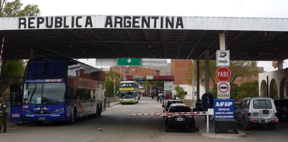 Gobierno argentino evalúa crear policía migratoria