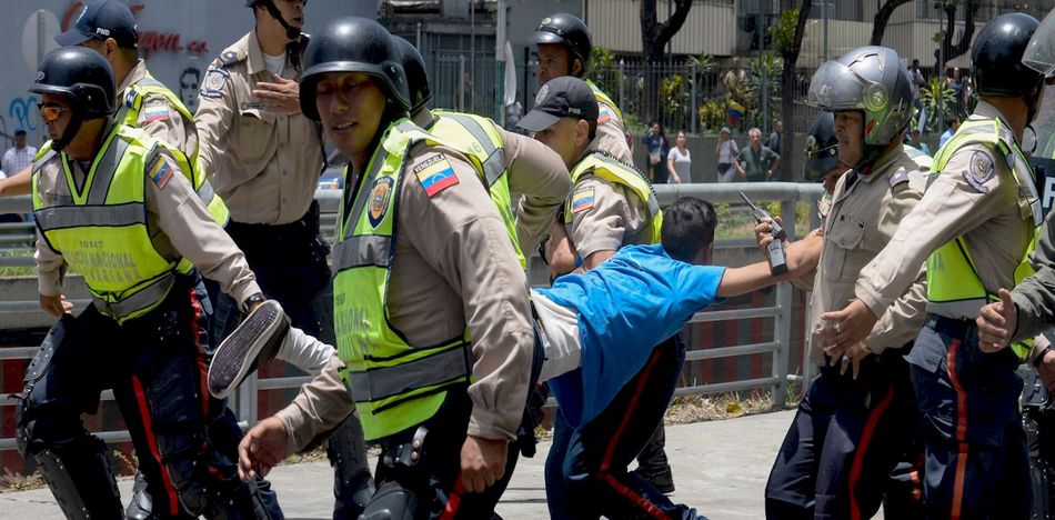 Ecuador quiere implementar los mismos grupos paramilitares de Venezuela